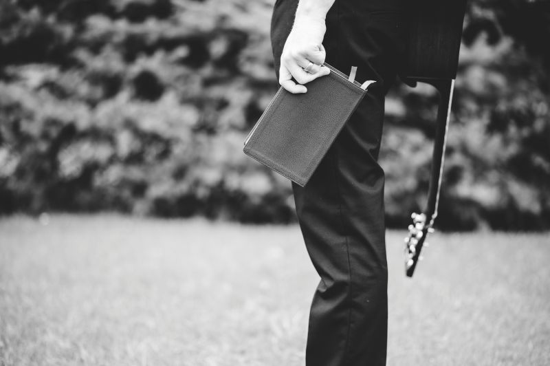 Ghostwriting Trauerrede: kirchlicher Abschied mit Bibel und Gitarre – Graz, Steiermark
